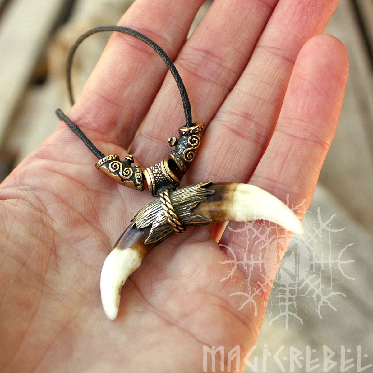 Viking Wolf Fangs Tribal Nordic Tusk Bronze Amulet Necklace